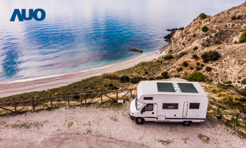 「可撓輕量化太陽光電板SunCurva」使用輕量特殊耐候型複合板取代傳統太陽能板的玻璃前板，不僅降低70%重量，每米平方僅3Kg；具有抗衝擊性能及通過電磁相容性測試，可應用於交通運輸工具，如露營車、遊艇等